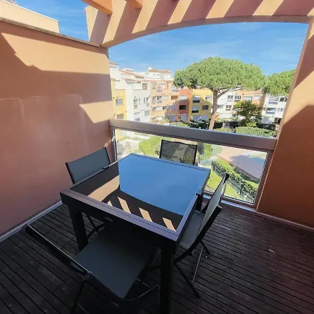 Climatise Avec Terrasse, Piscine Et Garage, Proche Et Port - Fr-1-723-78 *